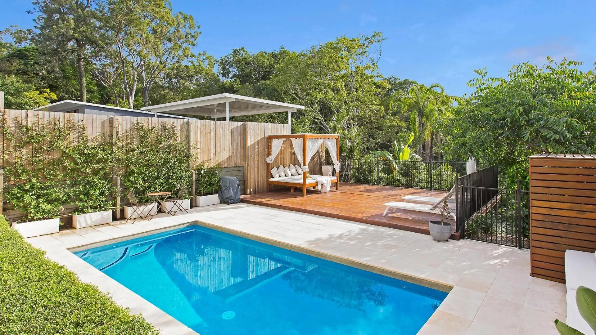 Large Family Home With Pool & Spa Brisbane Holiday home