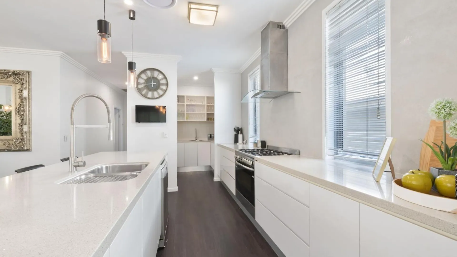 Large Family Home With Pool & Spa Brisbane 0*,