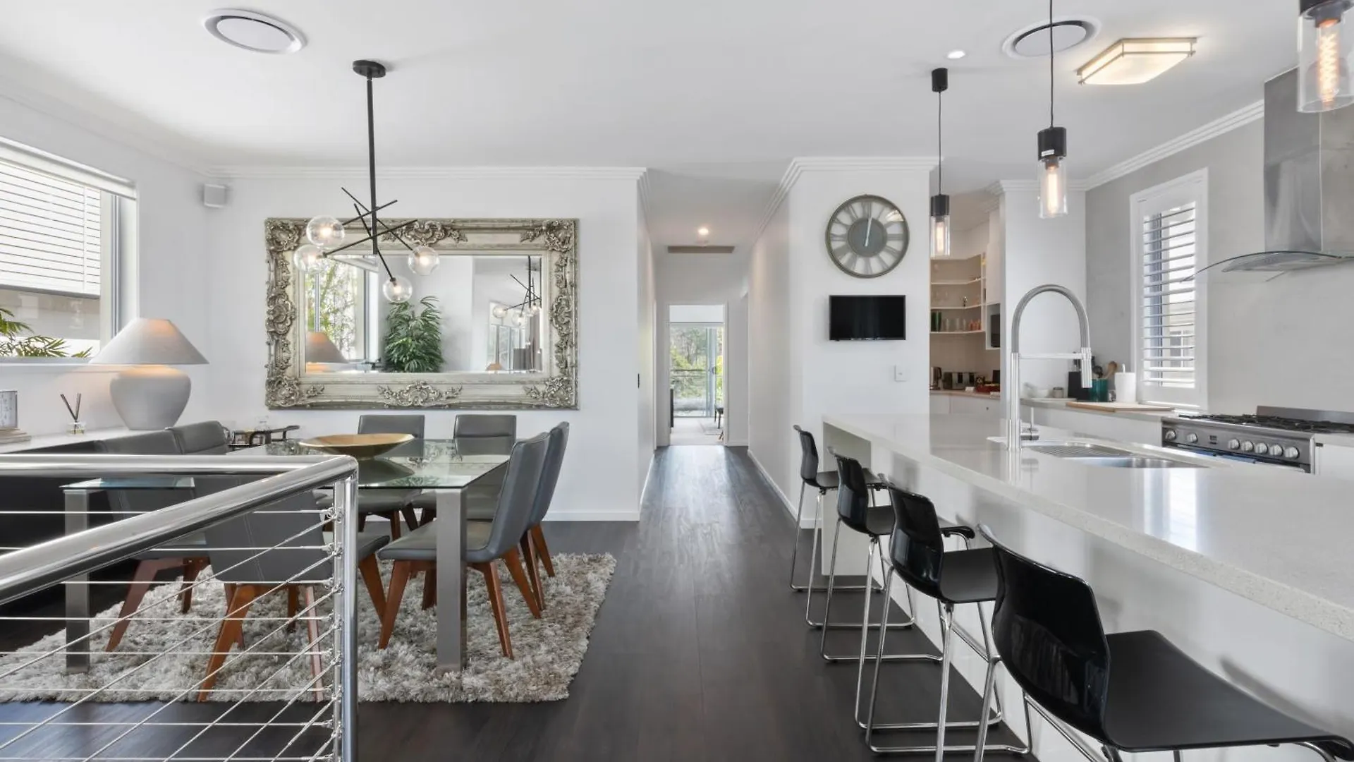 Large Family Home With Pool & Spa Brisbane