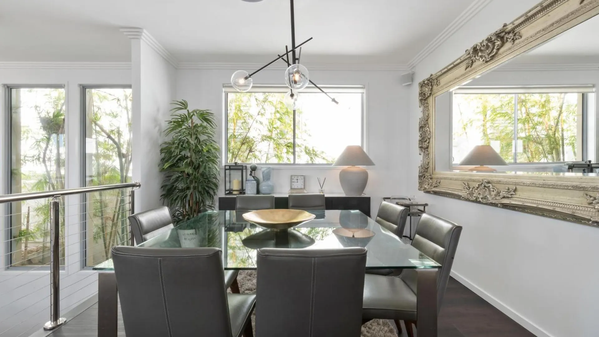 Large Family Home With Pool & Spa Brisbane Holiday home