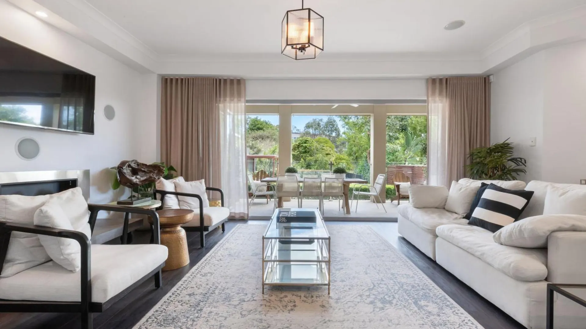 Large Family Home With Pool & Spa Brisbane