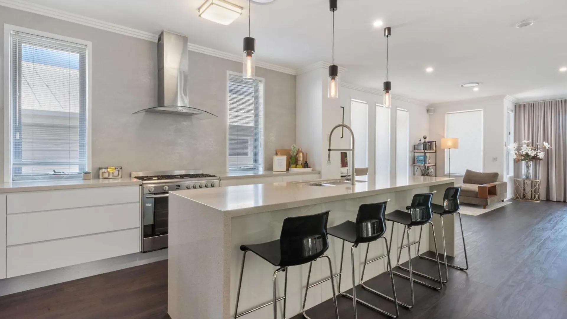 Large Family Home With Pool & Spa Brisbane