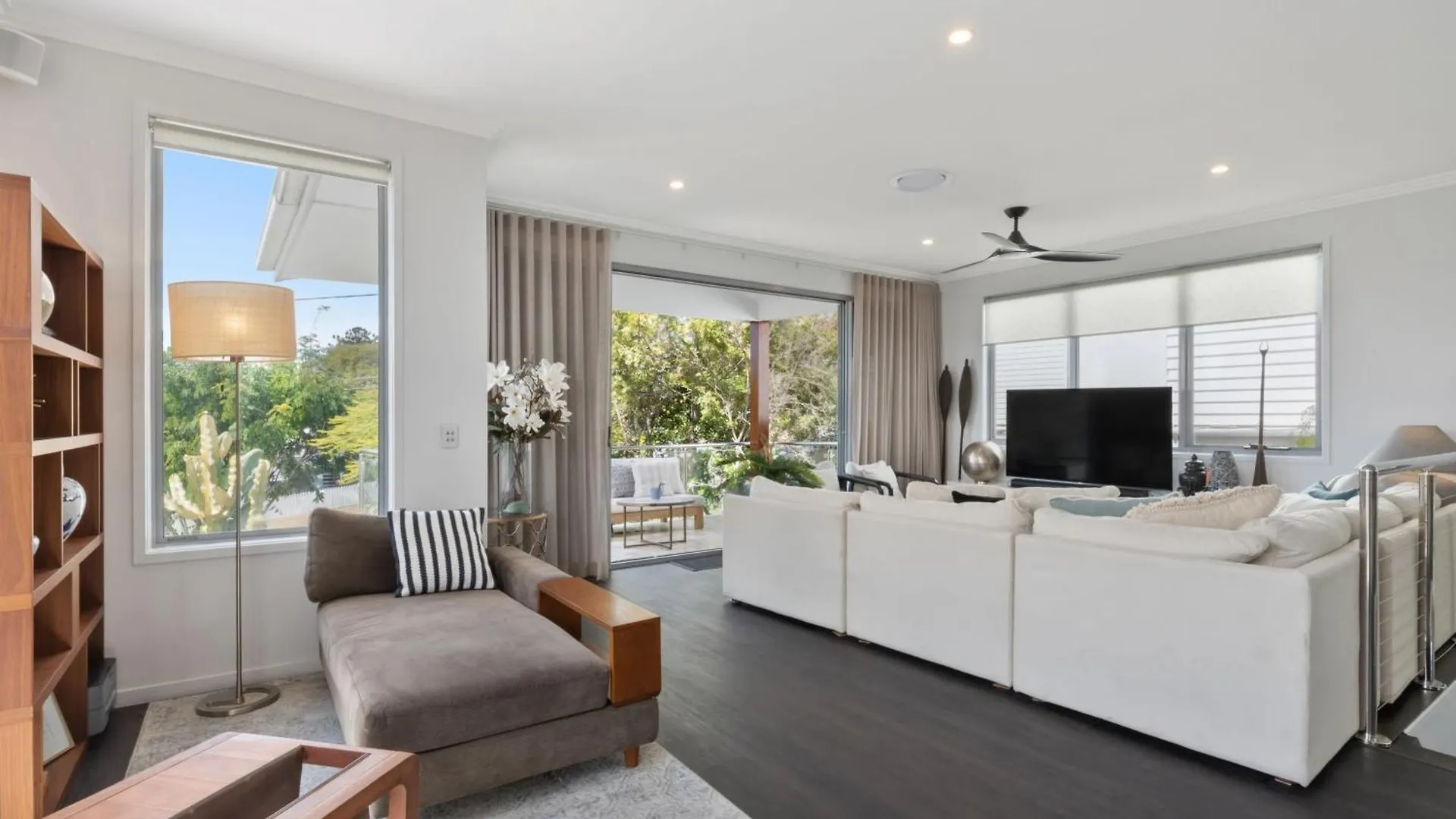 Large Family Home With Pool & Spa Brisbane Australia